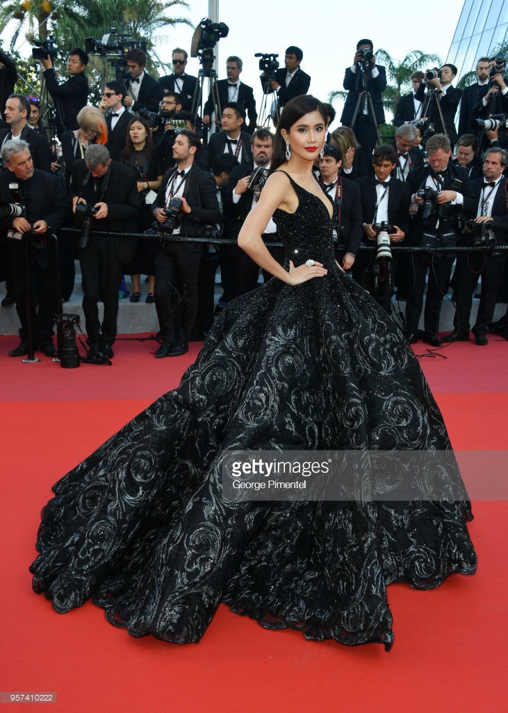 Thảm đỏ Cannes 2018: Phạm Băng Băng hóa nữ thần, Bella Hadid mờ nhạt